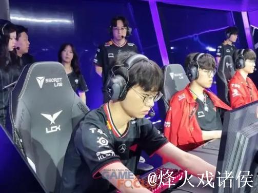 [JR热议]多向O哥请教，Doran举奖杯举不动了，然后就示意Oner帮忙